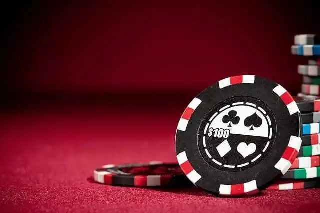 BetWinner မိုဘိုင်းအက်ပ် ကို Myanmar ကစားသမား Android ဖုန်းတွင် ထည့်သွင်း Football Live Betting ကစားနေသောမြင်ကွင်း